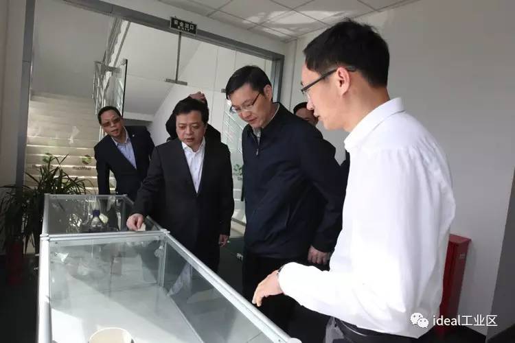 1505200204507902.jpg edffcac29138421cacac0517959e8a08_th.jpg